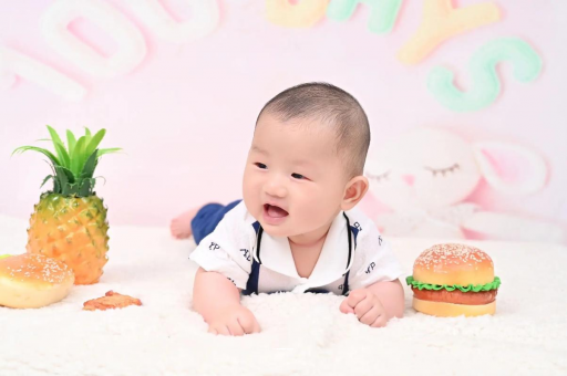 台湾宝宝在妈妈肚子里